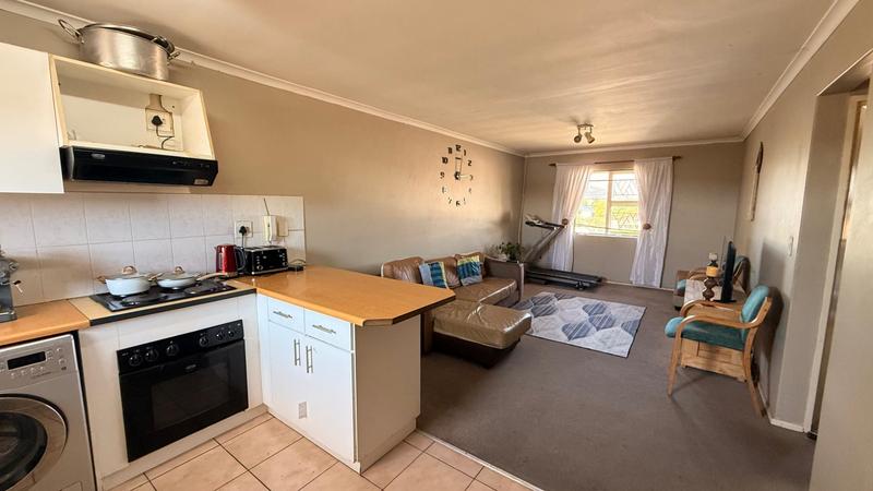 2 Bedroom Property for Sale in Goodwood Park Western Cape